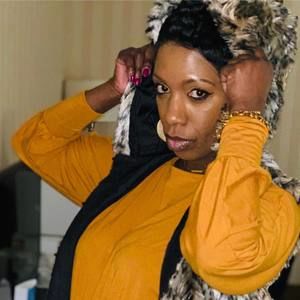 Meet your Posher, Cassandra